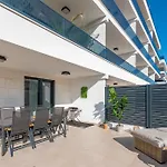 Modern With Whirlpool & Few Steps Away From The - Borik, Apartmán