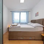 Modern With Whirlpool & Few Steps Away From The - Borik, Daire