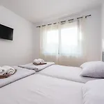 Daire Modern With Whirlpool & Few Steps Away From The - Borik, *