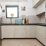 Modern With Whirlpool & Few Steps Away From The - Borik, Apartmán *