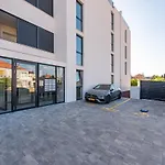 Modern With Whirlpool & Few Steps Away From The - Borik, Apartmán Zadar
