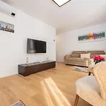 Apartmán Modern With Whirlpool & Few Steps Away From The - Borik, Zadar