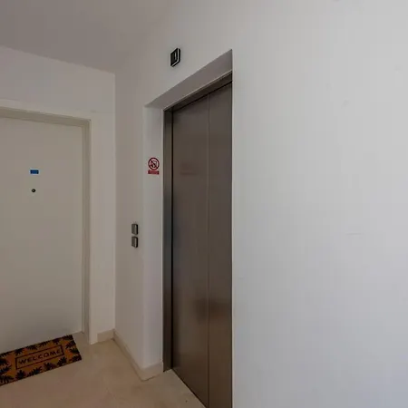 Apartment Modern With Whirlpool & Few Steps Away From The - Borik,
