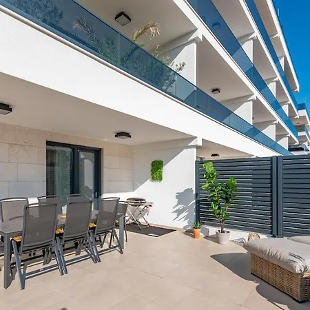 Modern With Whirlpool & Few Steps Away From The - Borik, Daire