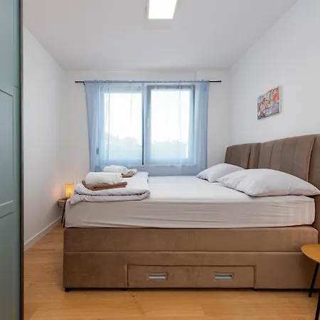 Modern With Whirlpool & Few Steps Away From The - Borik, Apartmán