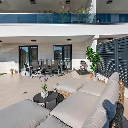 Modern With Whirlpool & Few Steps Away From The - Borik, Apartmán *