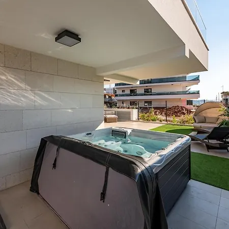 Modern With Whirlpool & Few Steps Away From The - Borik, * Zadar