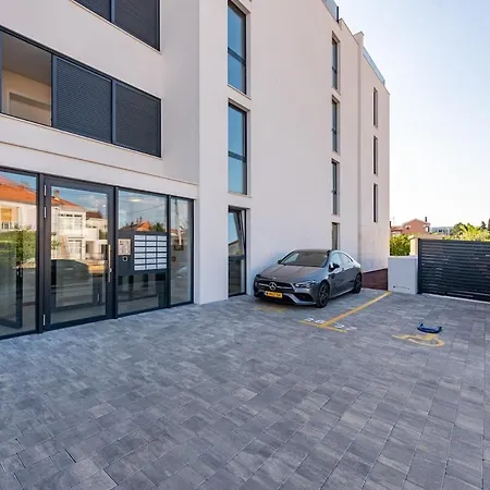 Modern With Whirlpool & Few Steps Away From The - Borik, Daire Zadar