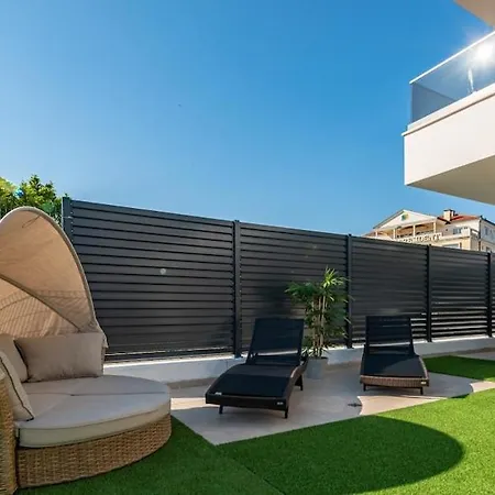 Modern With Whirlpool & Few Steps Away From The - Borik, * Zadar